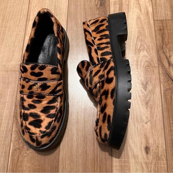 Tory Burch leopard print classic lug loafer - Picture 3 of 7